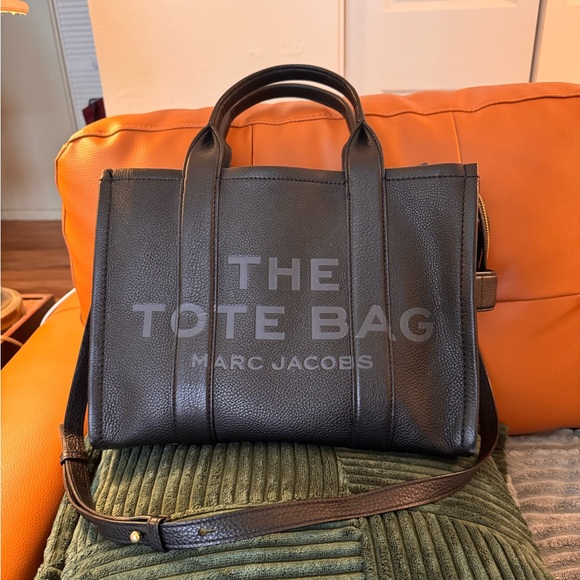 Marc Jacobs Handbags - Marc Jacobs Black Leather The Tote Bag